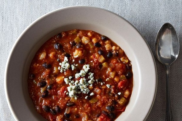 Buffalo-style quinoa chili
