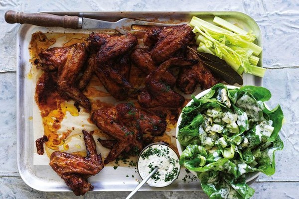 Buffalo wings with ranch dressing