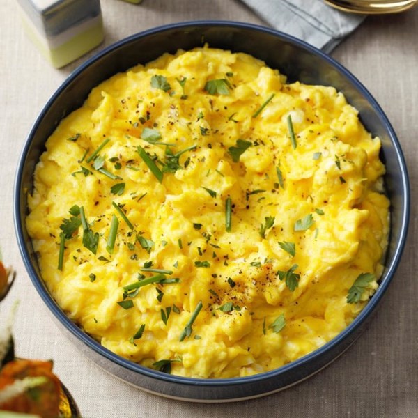 Buffet scrambled eggs