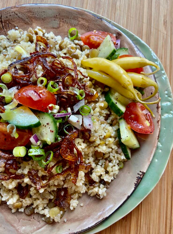 Bulgur & lentil pilaf with caramelised onions (Mercimekli as)