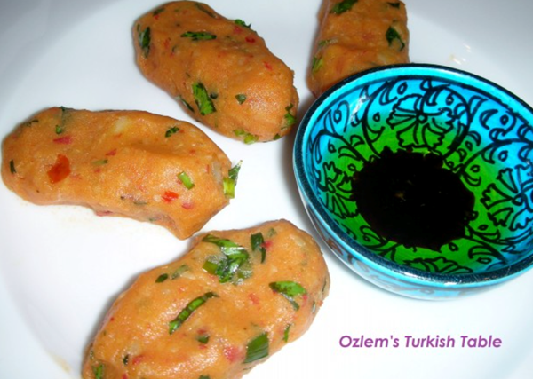 Bulgur and potato patties with pomegranate molasses (Bulgurlu, patatesli kofte)