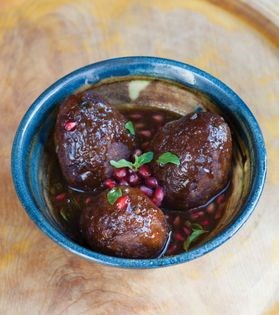 Bulgur meatballs filled with caramelized onion + barberries (Kabab-e balghur-e Kordi)
