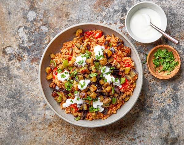 Bulgur pilaf with tomatoes and eggplant (Shulbato)