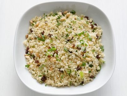 Bulgur with raisins and pine nuts