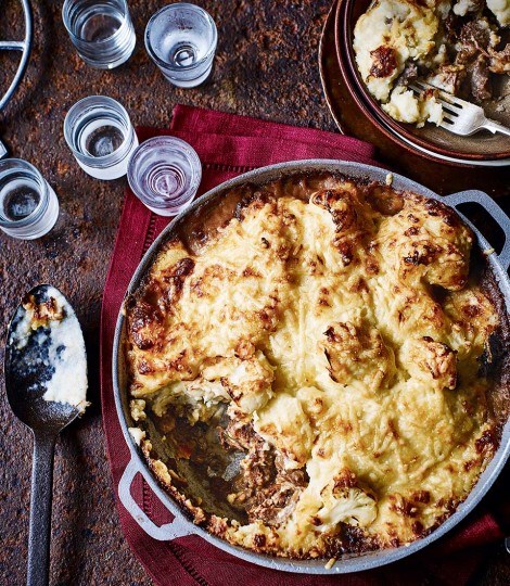 Bullshot beef pie with cauliflower cheese mash