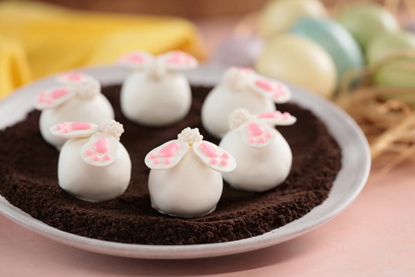 Bunny bum cake balls