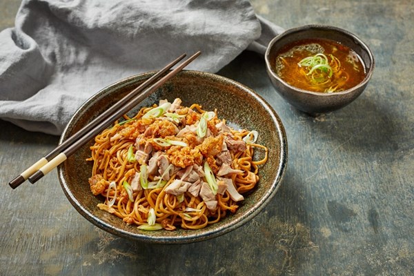 Burmese garlic oil noodles (Si chet khao swe)