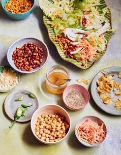 Burmese ginger salad (Gin throke)