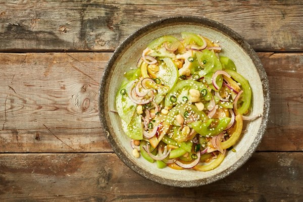 Burmese green tomato salad (Khayan chin thi thoke)