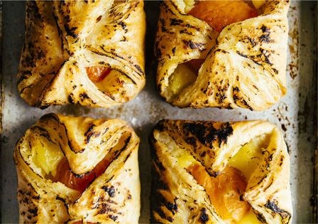 Burnt apricot tarts