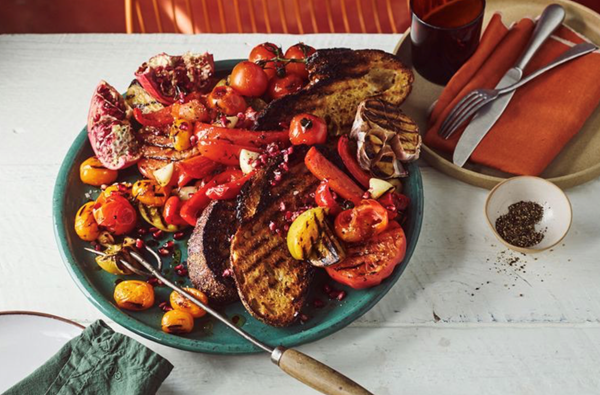 Burnt bread and tomatoes with peperonata dressing