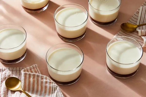 Burnt caramel panna cottas