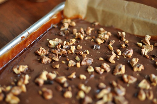 Burnt sugar toffee with chocolate and toasted walnuts