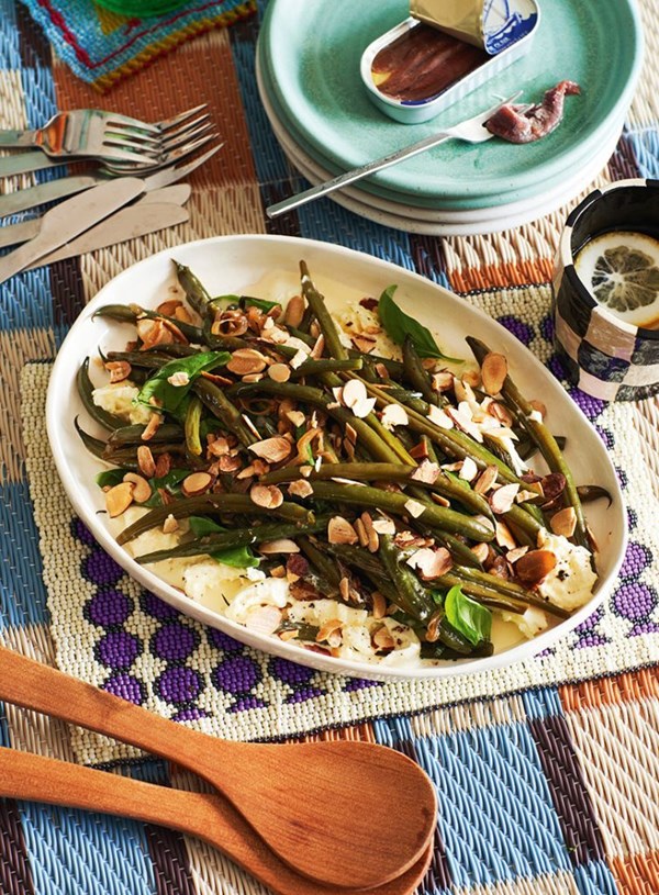 Burrata, braised green beans & almonds