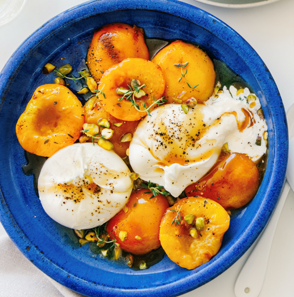 Burrata with peaches and pomegranate dressing [Guillaume Zika]