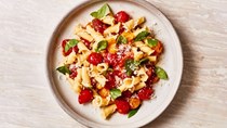 Burst cherry tomato pasta