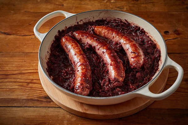 Butifarra de Pagés sausages with caramelised onions and red wine