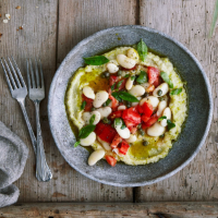 Butter bean salad with Jerusalem artichoke purée 
