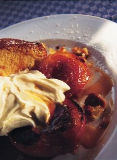 Butter cake with caramelised nectarines (Torta al burro con pesca noce caramellate)