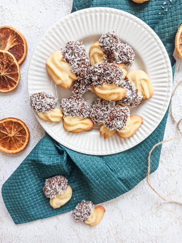 Butter cookies with chocolate (Danish butter cookies)