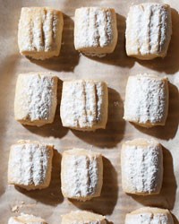 Butter cookies with clove sugar