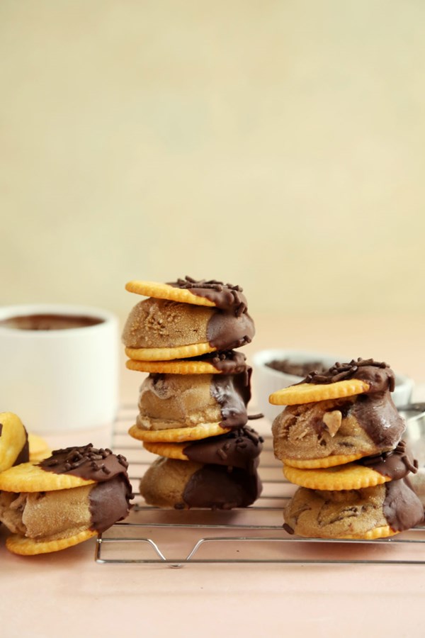 Butter cracker ice cream sandwiches