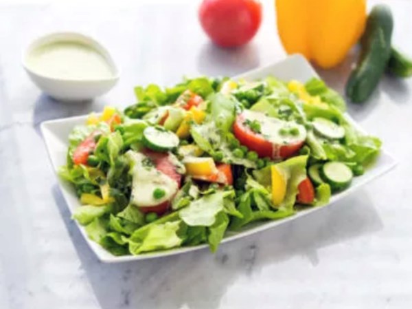 Butter lettuce and green pea salad
