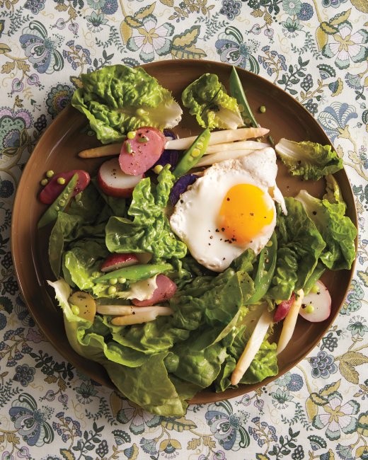 Butter-lettuce salad with egg and potatoes