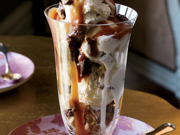 Butter-pecan blondie sundaes with creamy caramel sauce [Bob Truitt]
