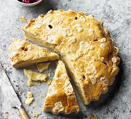 'Butter pie' with apples & cheese