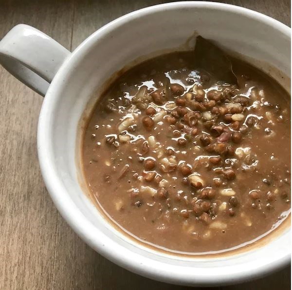 Buttered black lentils (Dal makhani)