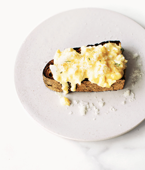 Buttered eggs: rye, pecorino, lemon