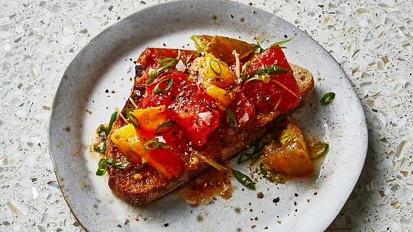 Buttered tomatoes with ginger