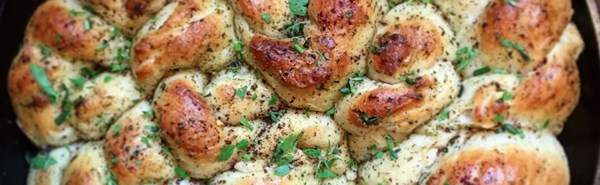 Buttered za’atar garlic knots