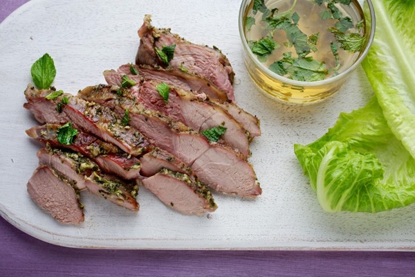 Butterflied leg of lamb with sekenjabin