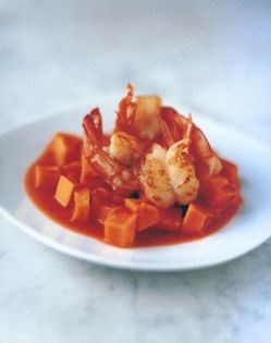 Butterflied prawns with sweet and sour papaya