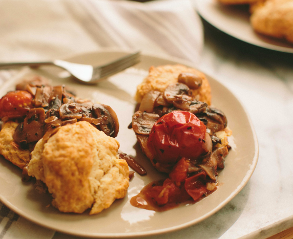 Buttermilk biscuits with mushroom gravy