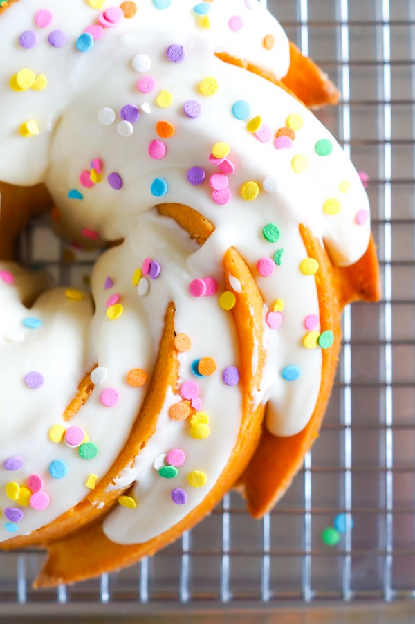 Buttermilk bundt cake