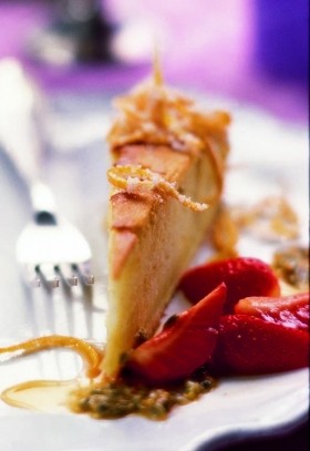 Buttermilk cake with strawberries