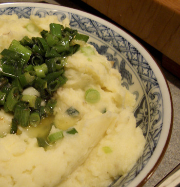 Buttermilk-mashed potatoes with buttery scallions