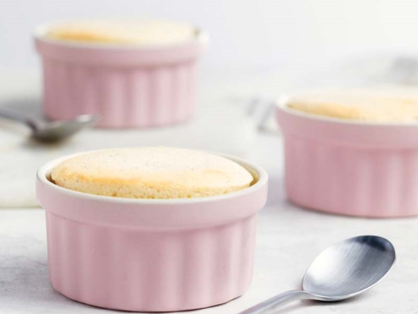Buttermilk-orange pudding cakes
