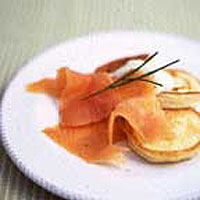 Buttermilk pancakes with horseradish sauce and smoked salmon