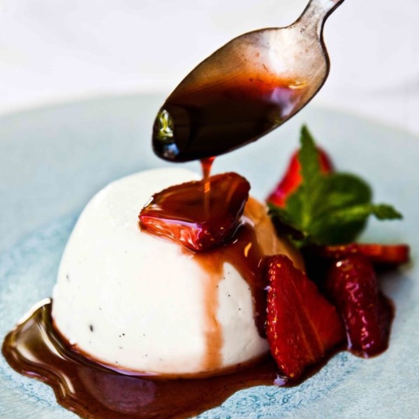 Buttermilk panna cotta with balsamic strawberries