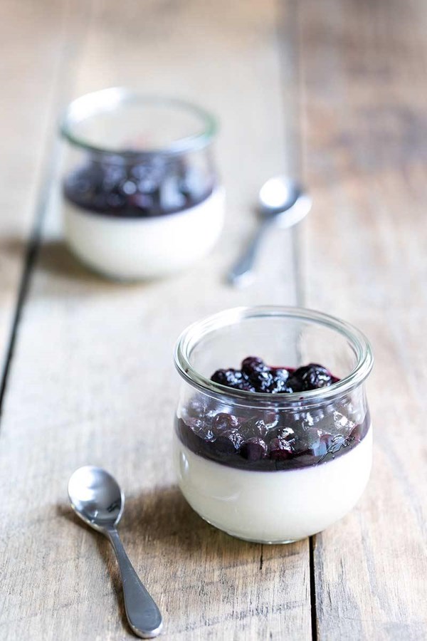 Buttermilk panna cotta with blueberry compote