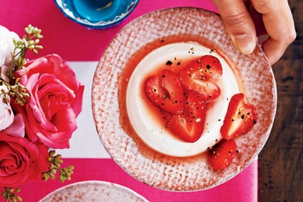 Buttermilk panna cotta with macerated strawberries