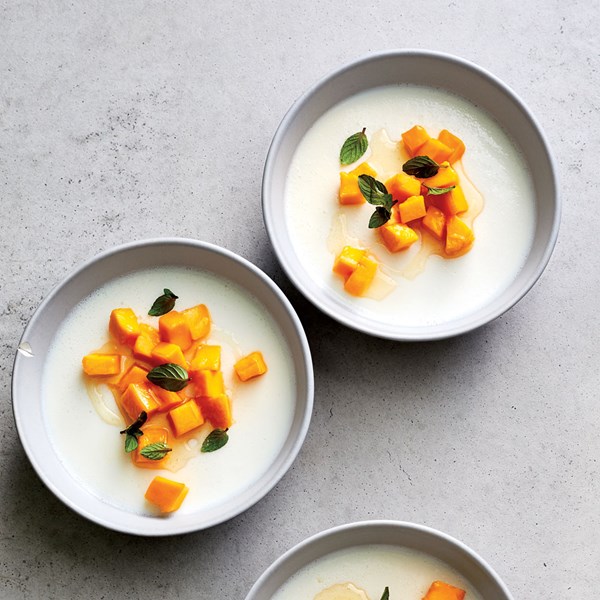 Buttermilk panna cotta with mango