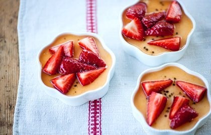 Buttermilk pudding with cardamom strawberries
