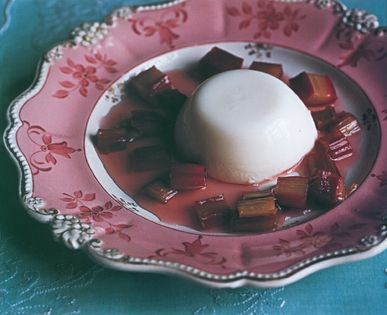 Buttermilk pudding with rhubarb