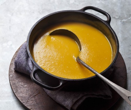 Butternut squash and saffron soup (Marak ktumim)