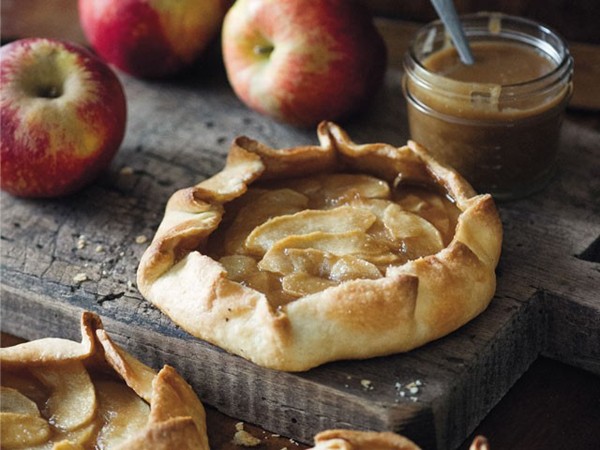Butterscotch-apple mini galettes